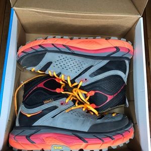 HOKA WOMEN'S TOR ULTRA HI WP